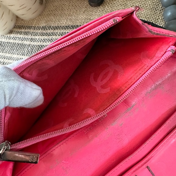Chanel quilted long wallet (CC logo, likely lambskin or caviar). - Picture 16 of 16